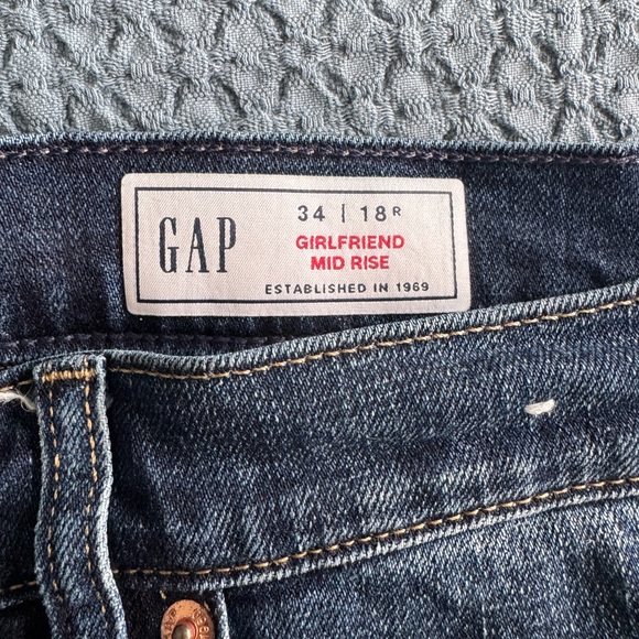 Gap size 18 jeans. Never dried. No visible wearing on hem or thigh. - Picture 1 of 3